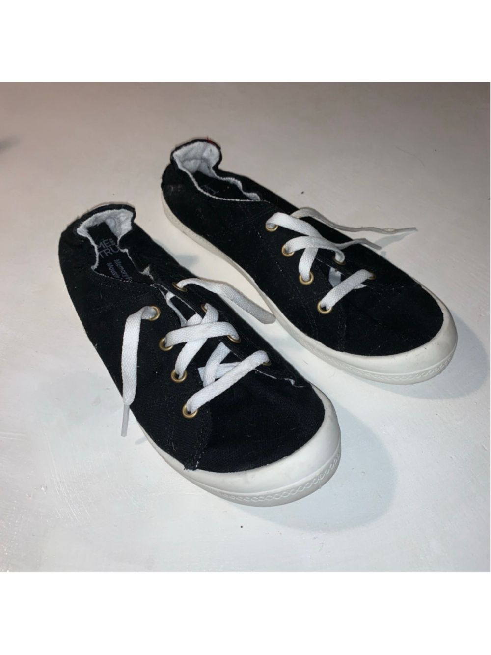 Women's Time and Tru Black & White Memory Foam Sneakers Size 7W